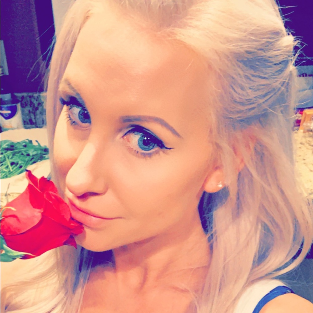 Meet your Posher, Ally